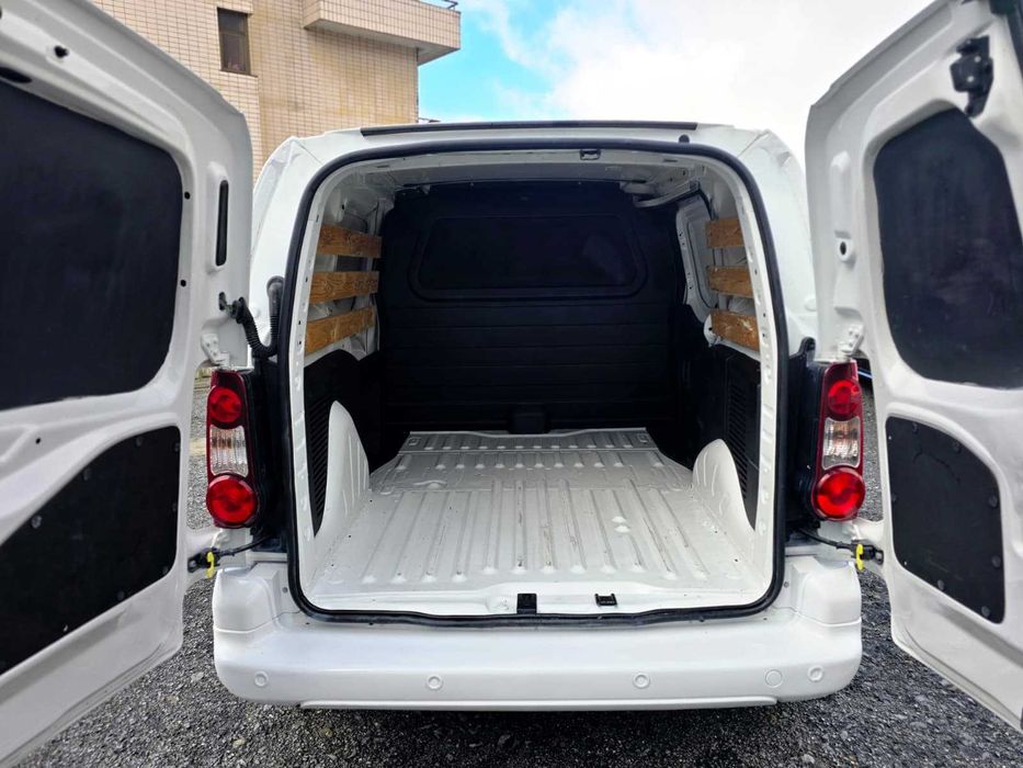 PEUGEOT PARTNER L1 1.6HDI 90CV "3 LUGARES" "IVA DEDUTÍVEL"