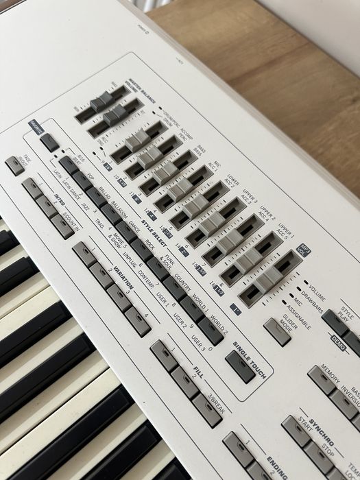 Korg PA2x синтезатор