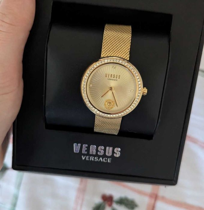 Неймовірний годинник від Versace Versus
