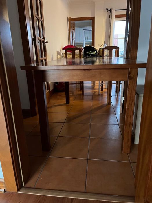 Dining table and 4 chairs64282365533185121