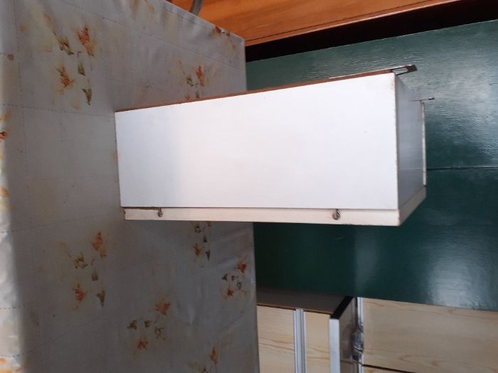 Szafka wisząca apteczka medyczna