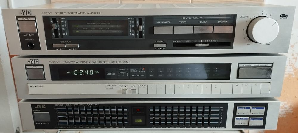 Усилитель JVC A-K 200,  эквалайзер JVC SEA-33, тюнер JVC T-X200L