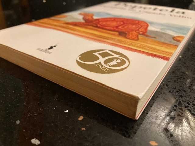 Livro "Parábola do Cágado Velho" de Pepetela