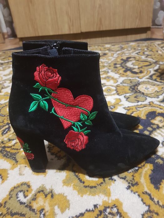 Ботиночки с вышивкой