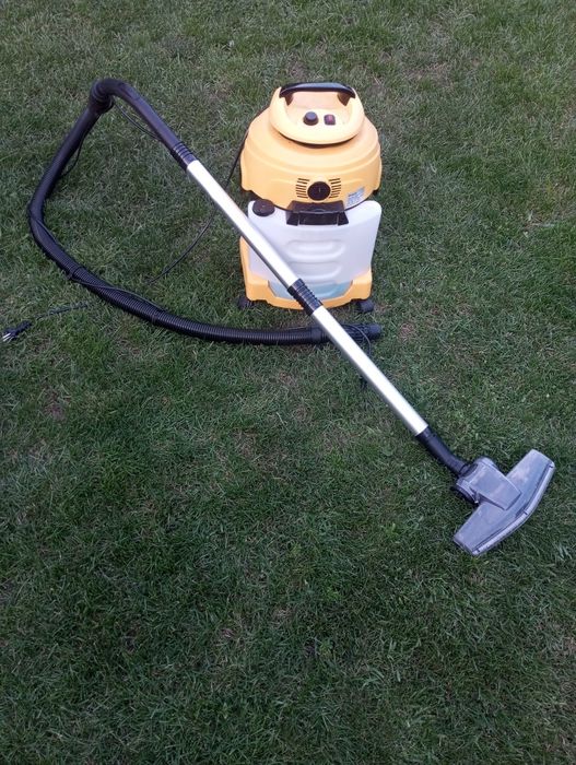 Mocny odkurzacz piorący riwall 1400w