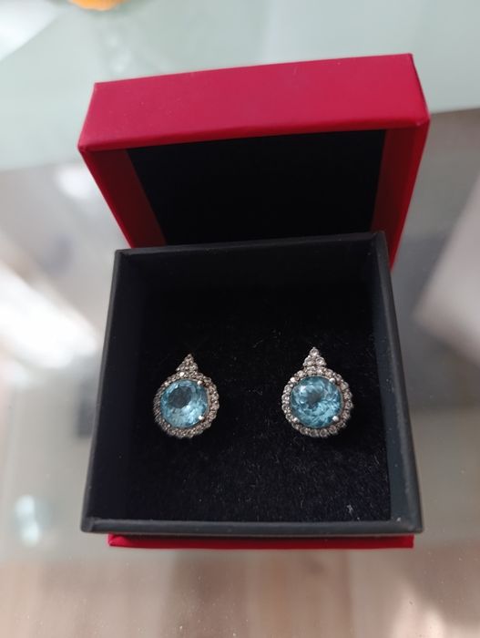 Срібні сережки з скай топазом і фіанітами.