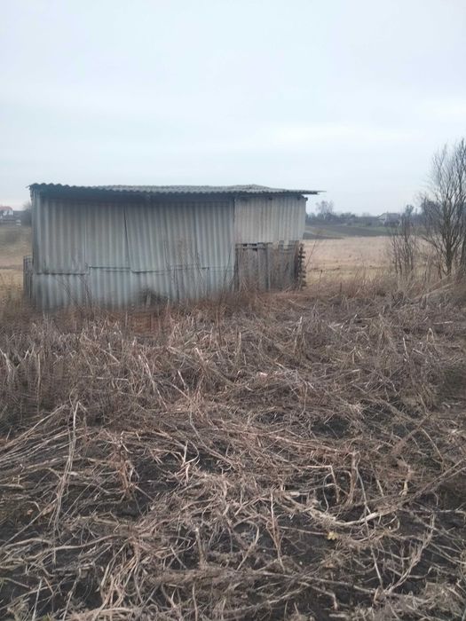 Земельна ділянка з будинком та прибудовами