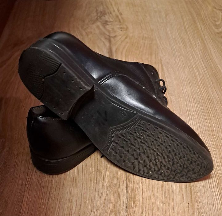 Взуття хлопчику, туфлі.