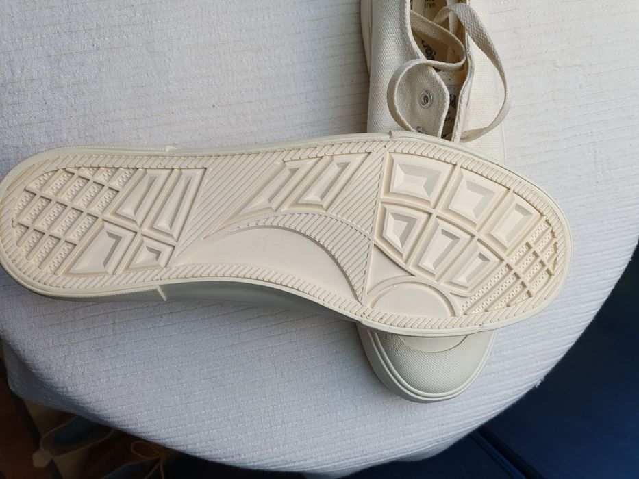 The Stronghold SS 22 White Canvas trainers roz. 10/ 44