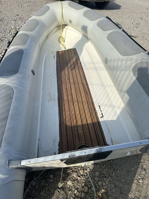 Vendo barco valiant 340 com motor 8hp e atrelado tudo legalizado
