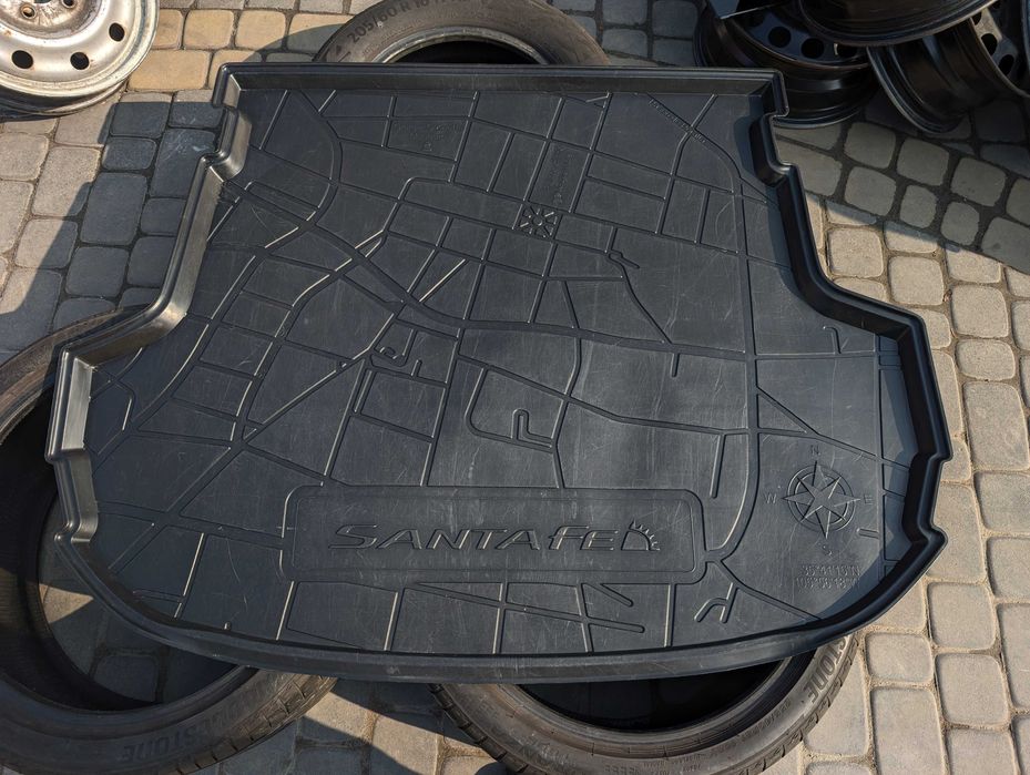 НАСТИЛ коврик багажника ПОЛ 85710-S1000 HYUNDAI SANTA FE 19- рр