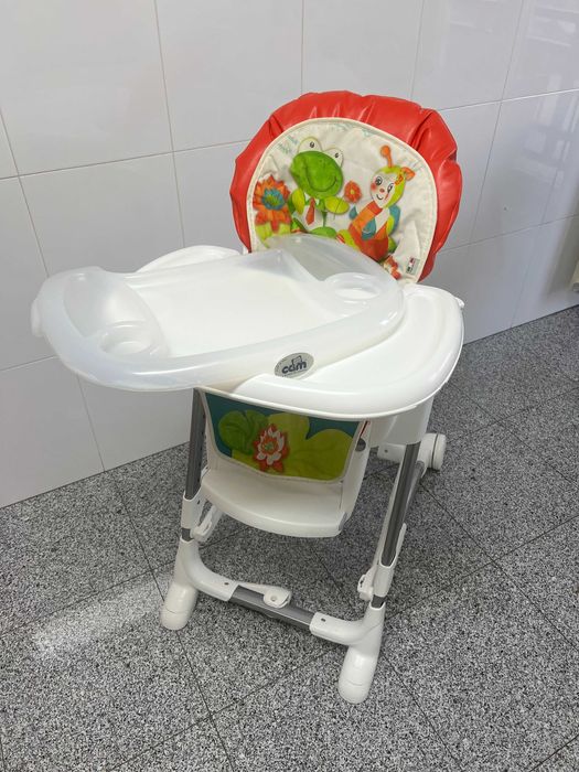 Cadeira de refeição da marca CAM