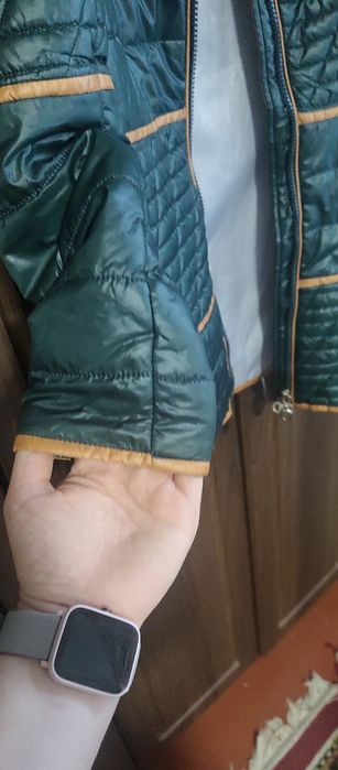 Жіноча куртка  в гарному стані