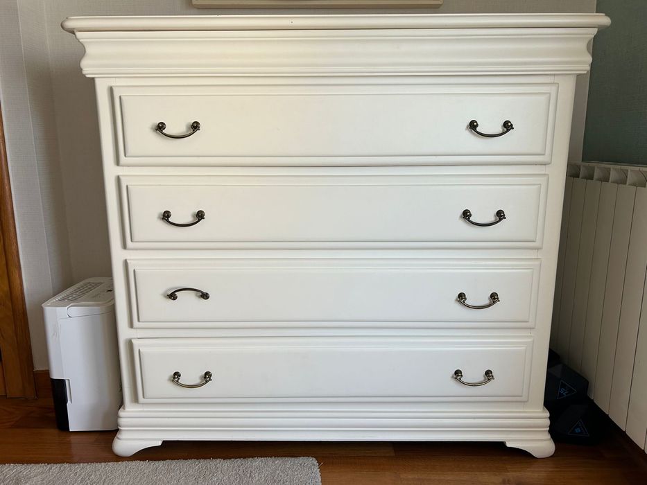 Mobilia de quarto em  madeira maciça