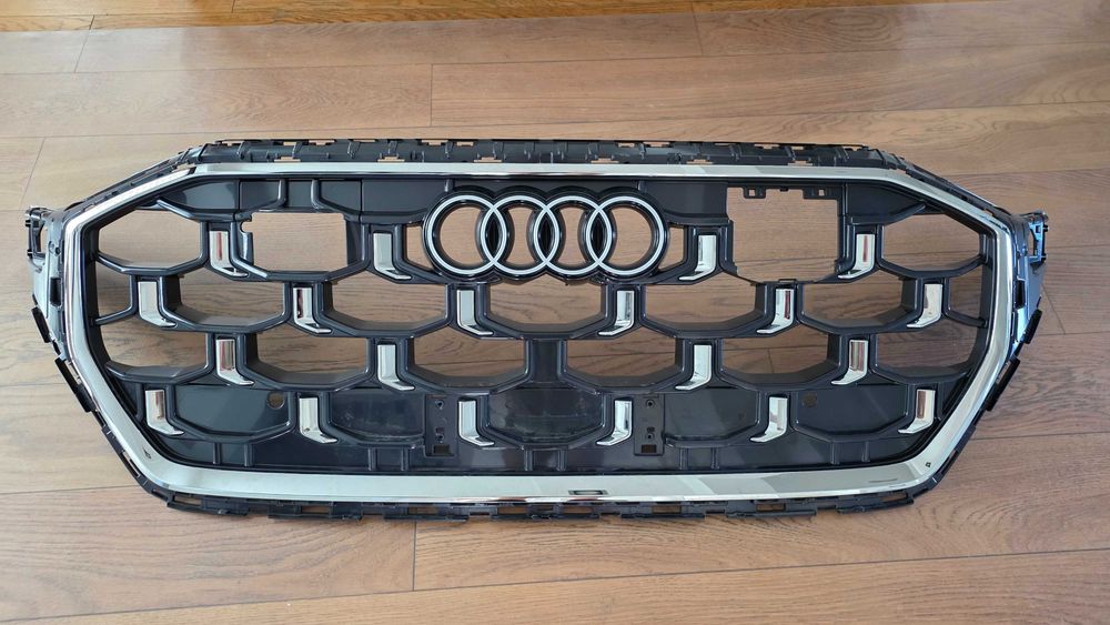 Atrapa grilla Audi Q8, 4M8-853-651-CL-3FZ, 09.09.2024