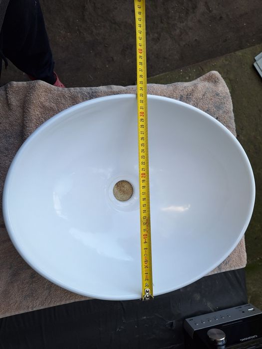 Umywalka nablatowa,owalna, biala.