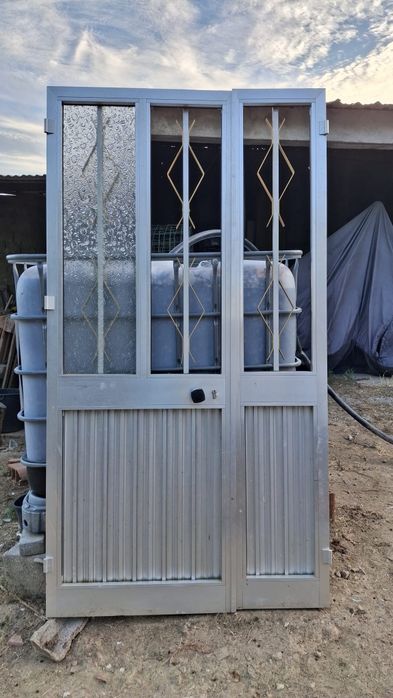Porta de entrada em alumínio