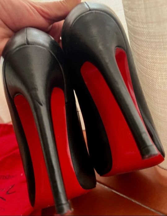 Sapatos stilettos christian louboutin