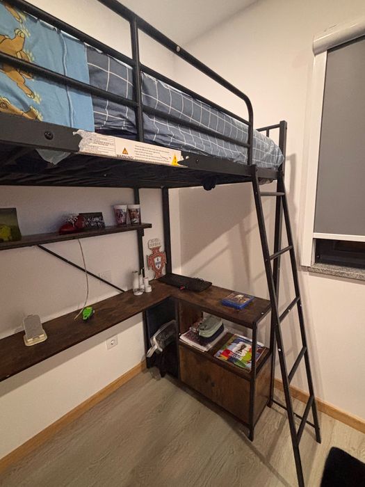Cama  alta 90x200 cm - Estrutura de ferro - Iluminação LED - Escrivaninha com prateleira - Porta USB - Preto​ (colchão incluido)