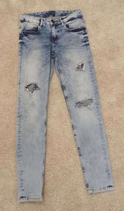 spodnie jeansowe niebieskie z dziurami Cropp XS 34