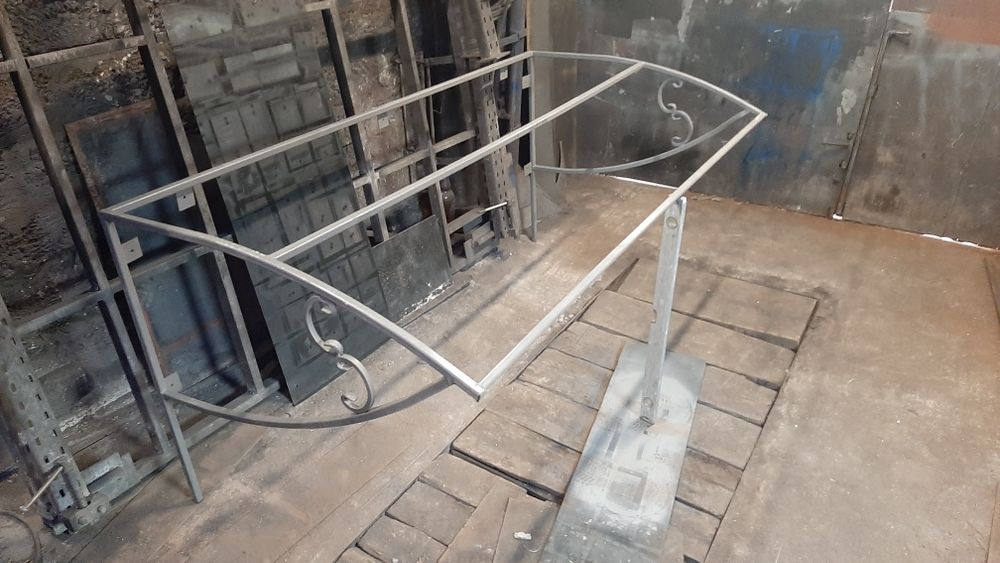 Козырёк под поликарбонат