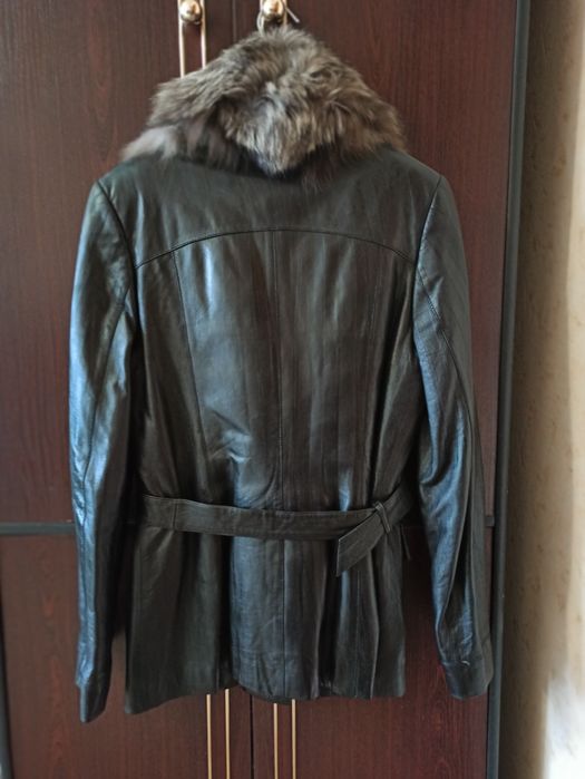 Жіноча шкіряна куртка