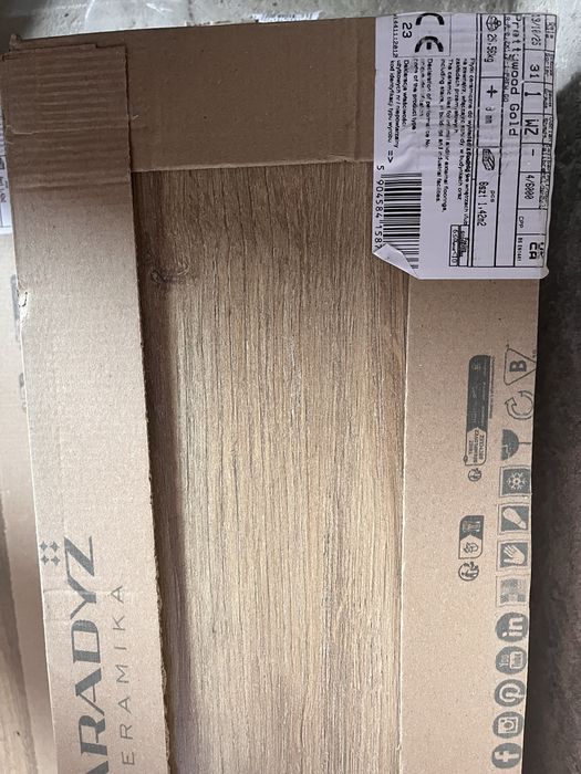 Plytki gresowe Paradyż Prettywood 4 paczki  po 1,42 m2