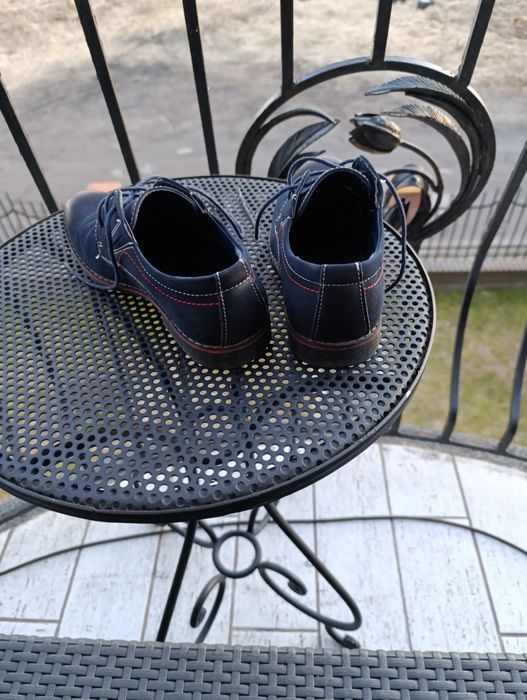 Modne skórzane buty bardzo dobrej jakości,