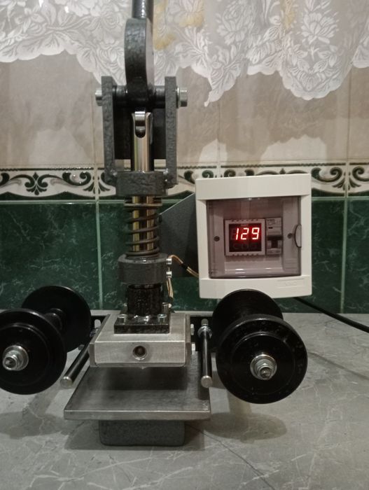 Пресс для тиснення, вирубки