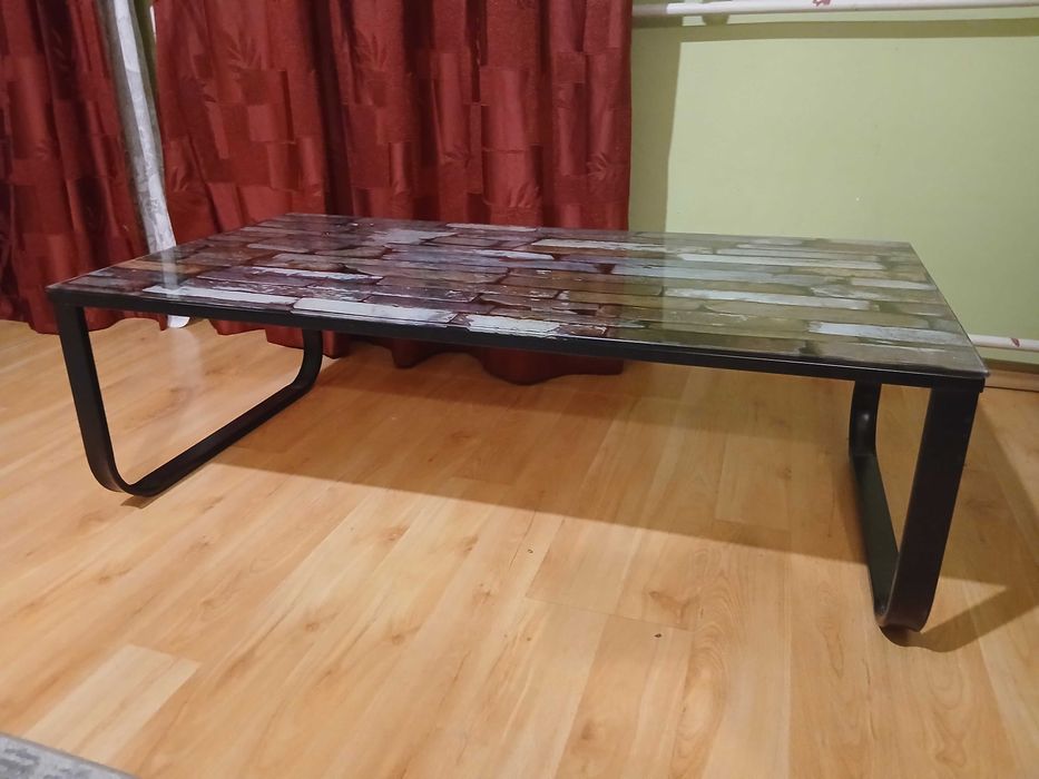 ława szklana w cegły