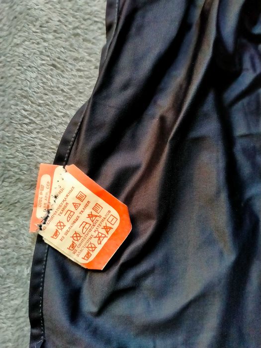 Фартук школьный черного цвета.