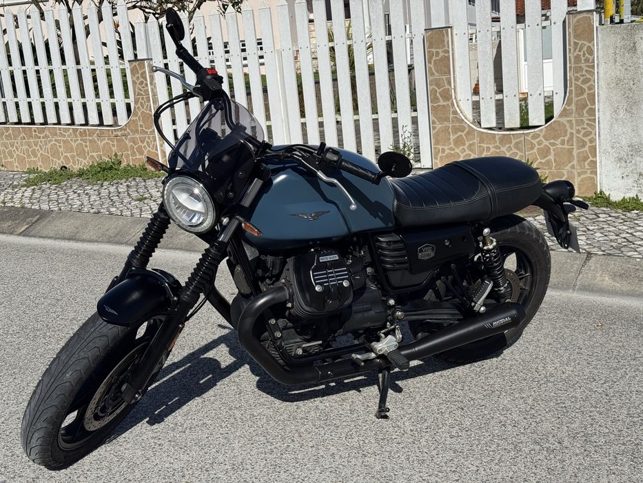 Moto Guzzi V7 III Stone Night Pack (2021) – 23.000 km – Oportunidade