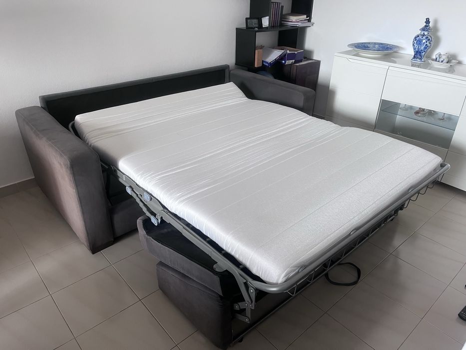 Sofá cama cinzento