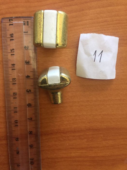 Lote de 58 puxadores em metal