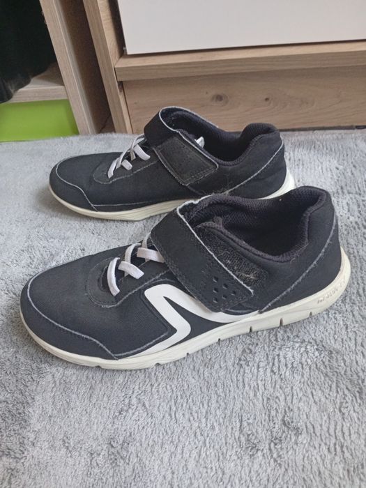 Czarno białe buty sportowe adidasy na rzep Decathlon r..36,  wkładka 23