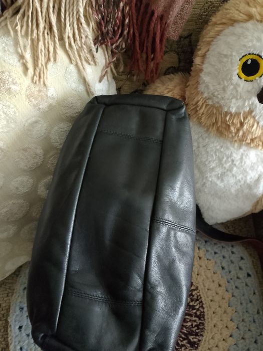 Сумка шкіряна в гарному стані,і дуже зручна.