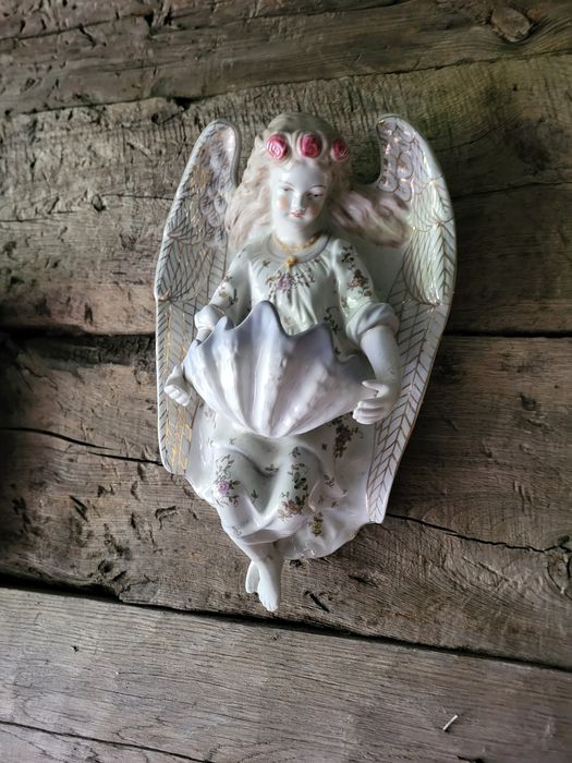 Bardzo duża porcelanowa kropielnica Anioł Aniołek z porcelany