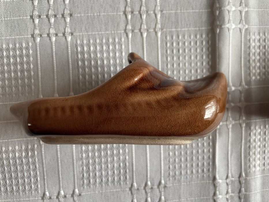 Kamienne buciki popielniczki