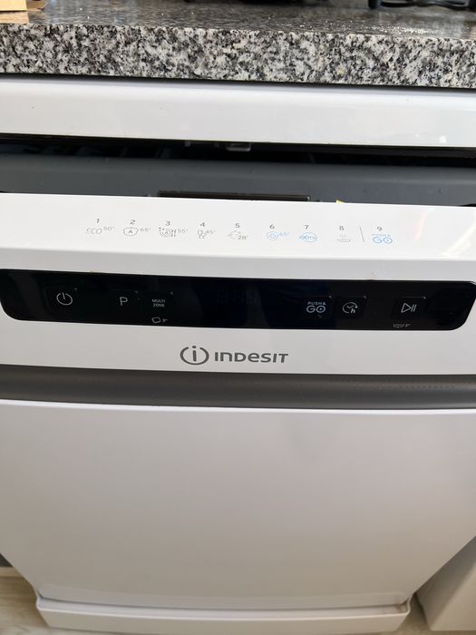 Máquina de Lavar Loiça Indesit DFO 3T133 AF