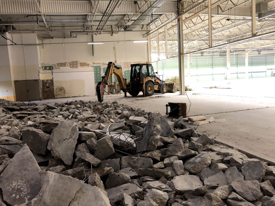 Usługi koparko-ładowarką młot do kucia solidnie roboty budowlane