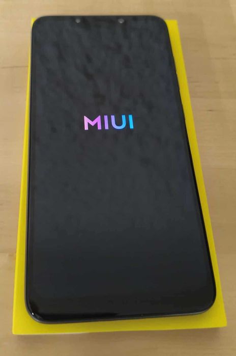 Poccphone F1  - Xiaomi, versão global.