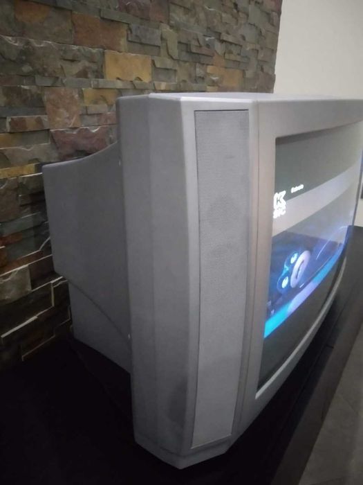 TV marca Worten cor cinzenta