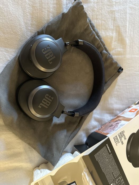 JBL LIVE775NC Headphones