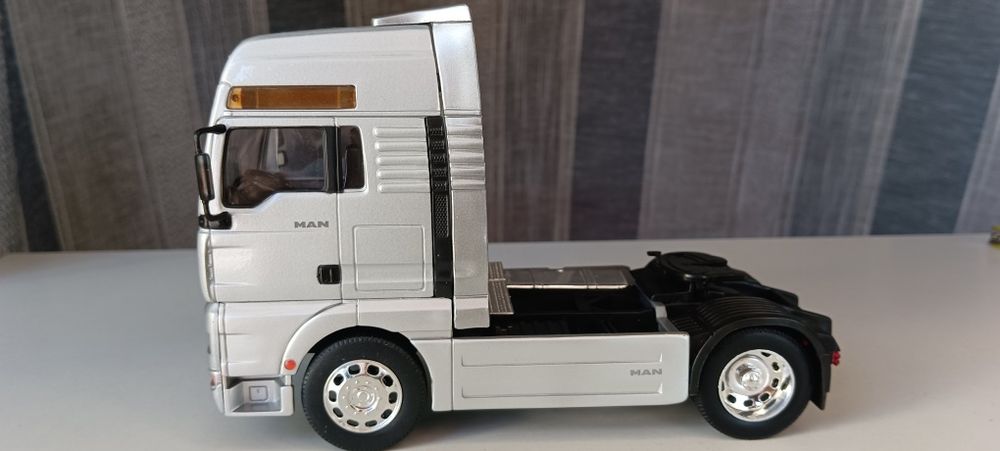 Camião MAN  escala 1/32