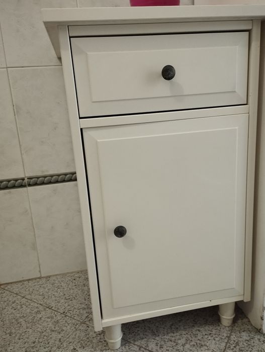 Mesa de cabeceira branca