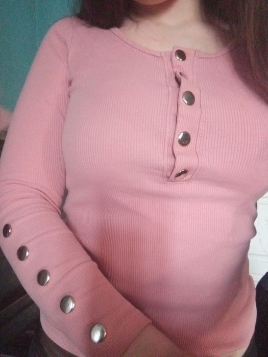 Рожева жіноча кофточка,