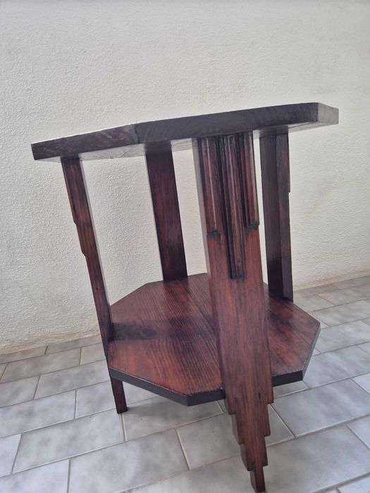 Mesa em Madeira Rústica