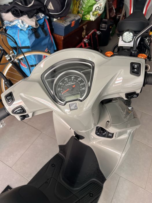 Honda vision 110 scooter