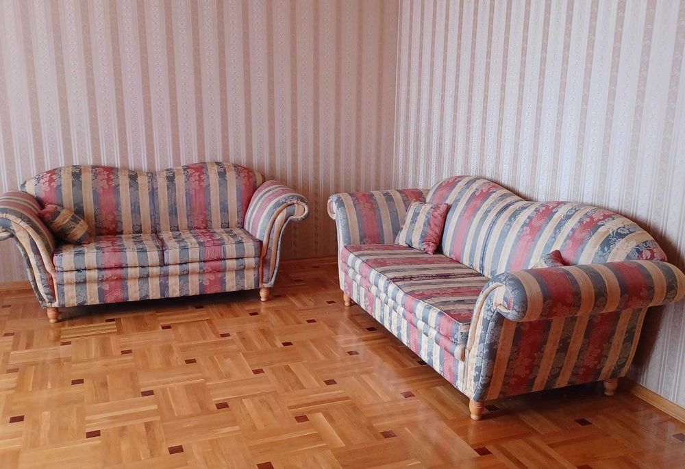 Старовинний комплект меблів для вітальні, готелю, офісу