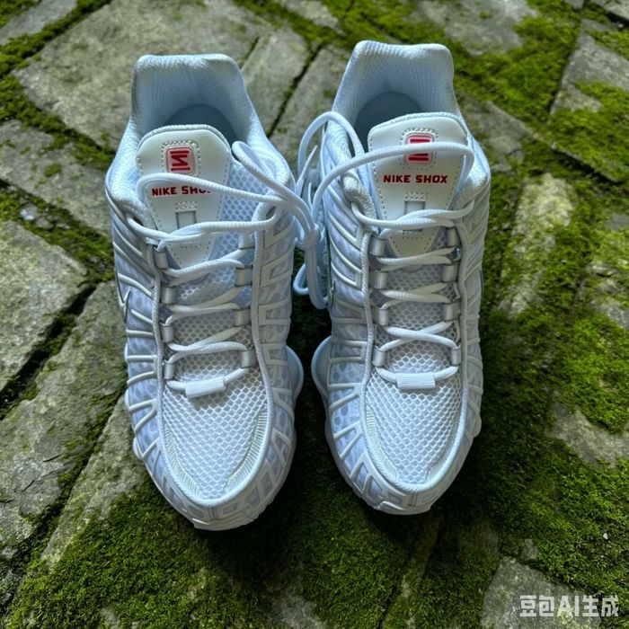 Białe, unisexowe trampki Nike R.44